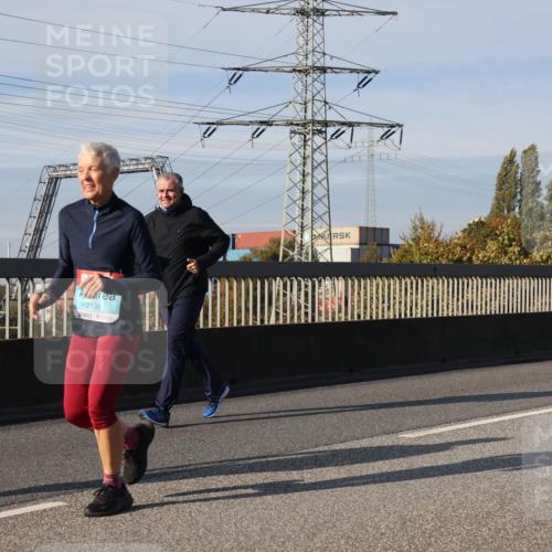 03.10.2025 - Köhlbrandbrückenlauf Luisa Fischer http://msf.ph/oto/9019229 03.10.2025 11:09:26 Position 3 2136 meine-sportfotos.de