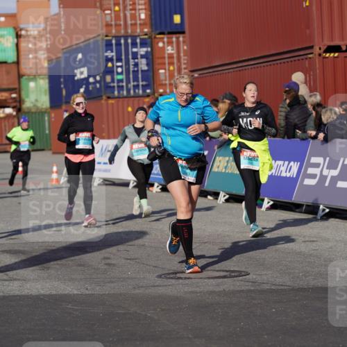 03.10.2025 - Köhlbrandbrückenlauf Michael Burmester http://msf.ph/oto/9019236 03.10.2025 10:19:46 Ziel 1479, 1503, 1547, 1725, 1743, 1861, 1917, 2051, 2243, 2500, 2674, 3796 meine-sportfotos.de