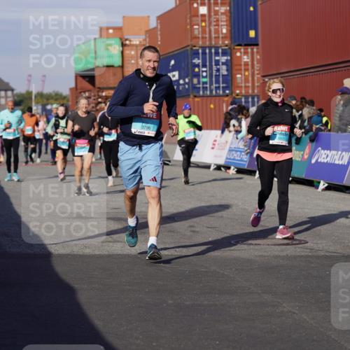03.10.2025 - Köhlbrandbrückenlauf Michael Burmester http://msf.ph/oto/9019258 03.10.2025 10:19:48 Ziel 1479, 1503, 1547, 1725, 1743, 1861, 1917, 2051, 2243, 2500, 2674, 3529, 3796 meine-sportfotos.de