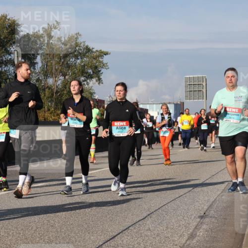 03.10.2025 - Köhlbrandbrückenlauf Luisa Fischer http://msf.ph/oto/9019260 03.10.2025 11:09:46 Position 3 2162, 2237, 3614 meine-sportfotos.de