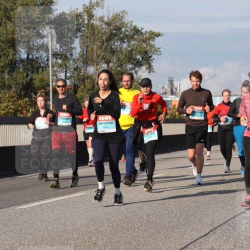 03.10.2025 - Köhlbrandbrückenlauf Luisa Fischer http://msf.ph/oto/9019311 03.10.2025 11:09:55 Position 3 3429, 1910, 2870 meine-sportfotos.de