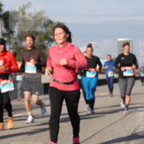 03.10.2025 - Köhlbrandbrückenlauf Luisa Fischer http://msf.ph/oto/9019321 03.10.2025 11:09:57 Position 3  meine-sportfotos.de