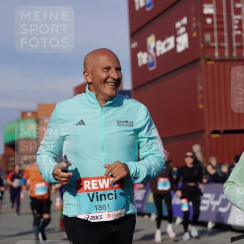 03.10.2025 - Köhlbrandbrückenlauf Michael Burmester http://msf.ph/oto/9019322 03.10.2025 10:19:55 Ziel 1282, 1503, 1585, 1593, 1672, 1743, 1795, 1811, 1861, 2051, 2674, 3407, 3529, 3736, 3770, 3840 meine-sportfotos.de