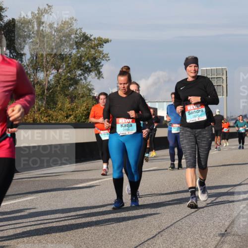 03.10.2025 - Köhlbrandbrückenlauf Luisa Fischer http://msf.ph/oto/9019326 03.10.2025 11:09:58 Position 3 2023, 2870, 2869 meine-sportfotos.de
