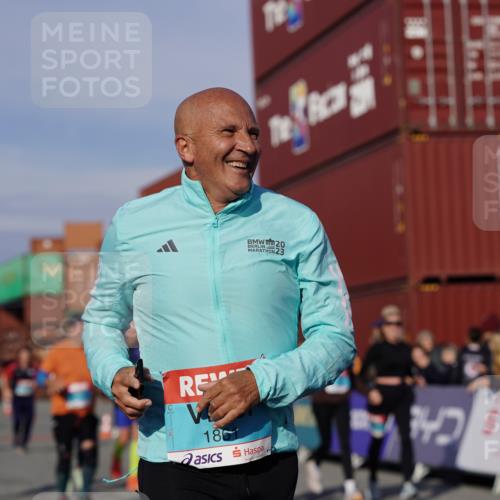 03.10.2025 - Köhlbrandbrückenlauf Michael Burmester http://msf.ph/oto/9019327 03.10.2025 10:19:55 Ziel 1282, 1503, 1585, 1593, 1672, 1743, 1795, 1811, 1861, 2051, 2674, 3407, 3529, 3736, 3770, 3840 meine-sportfotos.de