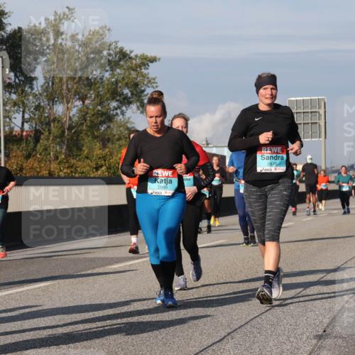 03.10.2025 - Köhlbrandbrückenlauf Luisa Fischer http://msf.ph/oto/9019329 03.10.2025 11:09:58 Position 3 3452, 2869, 2870 meine-sportfotos.de