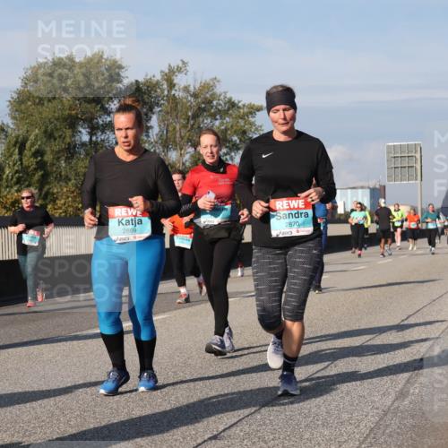 03.10.2025 - Köhlbrandbrückenlauf Luisa Fischer http://msf.ph/oto/9019338 03.10.2025 11:10:00 Position 3 2869, 2870 meine-sportfotos.de