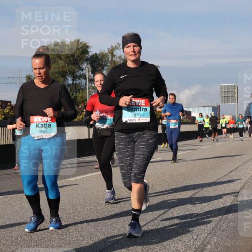 03.10.2025 - Köhlbrandbrückenlauf Luisa Fischer http://msf.ph/oto/9019341 03.10.2025 11:10:01 Position 3 2869, 2870 meine-sportfotos.de