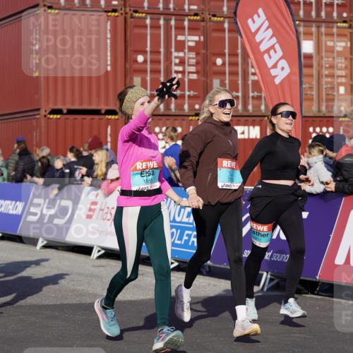 03.10.2025 - Köhlbrandbrückenlauf Michael Burmester http://msf.ph/oto/9019349 03.10.2025 10:19:57 Ziel 1282, 1503, 1585, 1593, 1672, 1795, 1811, 1861, 2674, 3407, 3529, 3736, 3770, 3840 meine-sportfotos.de