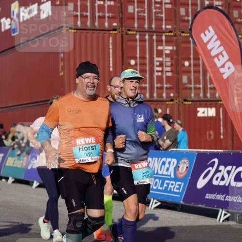 03.10.2025 - Köhlbrandbrückenlauf Michael Burmester http://msf.ph/oto/9019359 03.10.2025 10:19:58 Ziel 1282, 1585, 1593, 1672, 1795, 1811, 3407, 3529, 3736, 3770, 3840 meine-sportfotos.de