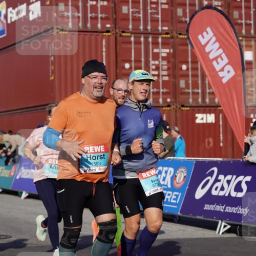 03.10.2025 - Köhlbrandbrückenlauf Michael Burmester http://msf.ph/oto/9019362 03.10.2025 10:19:58 Ziel 1282, 1585, 1593, 1672, 1795, 1811, 3407, 3529, 3736, 3770, 3840 meine-sportfotos.de