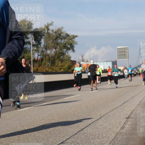 03.10.2025 - Köhlbrandbrückenlauf Luisa Fischer http://msf.ph/oto/9019377 03.10.2025 11:10:06 Position 3 2259 meine-sportfotos.de