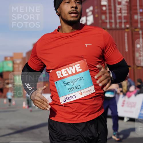 03.10.2025 - Köhlbrandbrückenlauf Michael Burmester http://msf.ph/oto/9019382 03.10.2025 10:20:00 Ziel 1282, 1585, 1593, 1672, 1795, 1811, 2055, 3407, 3417, 3529, 3697, 3736, 3770, 3840 meine-sportfotos.de