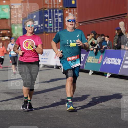 03.10.2025 - Köhlbrandbrückenlauf Michael Burmester http://msf.ph/oto/9019413 03.10.2025 10:20:06 Ziel 1576, 1737, 1746, 2018, 2055, 2854, 2855, 2916, 2918, 3407, 3417, 3697, 3840 meine-sportfotos.de