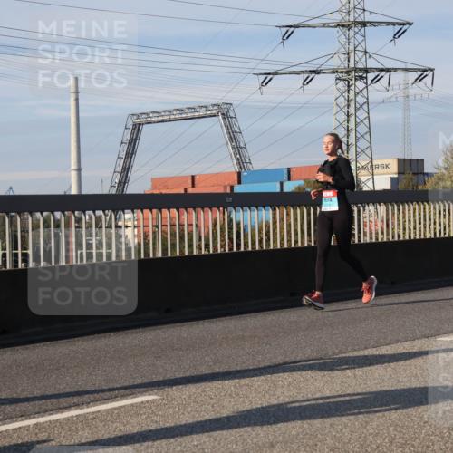 03.10.2025 - Köhlbrandbrückenlauf Luisa Fischer http://msf.ph/oto/9019429 03.10.2025 11:10:15 Position 3  meine-sportfotos.de