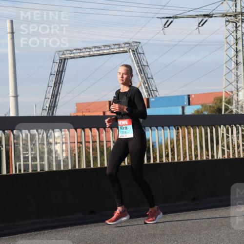 03.10.2025 - Köhlbrandbrückenlauf Luisa Fischer http://msf.ph/oto/9019432 03.10.2025 11:10:16 Position 3 2216 meine-sportfotos.de