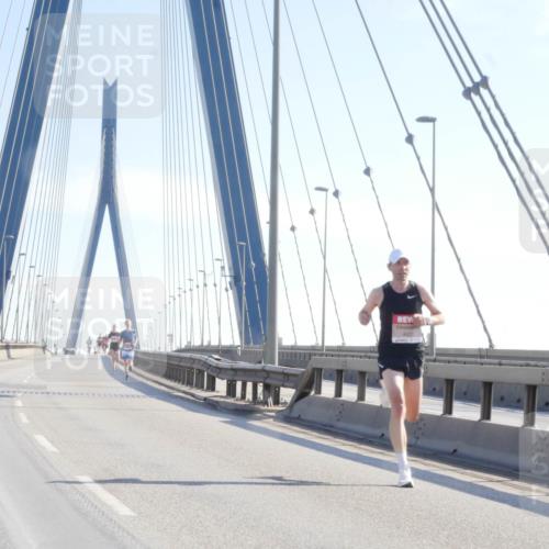 03.10.2025 - Köhlbrandbrückenlauf Matties Gatica Varas http://msf.ph/oto/9019443 03.10.2025 12:18:23 Position 1  meine-sportfotos.de