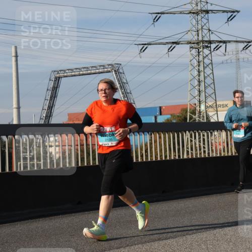 03.10.2025 - Köhlbrandbrückenlauf Luisa Fischer http://msf.ph/oto/9019456 03.10.2025 11:10:20 Position 3 2135, 11 meine-sportfotos.de