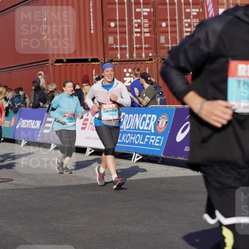 03.10.2025 - Köhlbrandbrückenlauf Michael Burmester http://msf.ph/oto/9019510 03.10.2025 10:20:11 Ziel 1576, 1692, 1698, 1737, 1746, 2018, 2055, 2854, 2855, 2916, 2917, 2918, 2919, 3382, 3417, 3697 meine-sportfotos.de