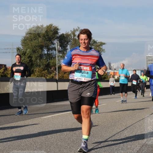 03.10.2025 - Köhlbrandbrückenlauf Luisa Fischer http://msf.ph/oto/9019517 03.10.2025 11:10:26 Position 3 2935 meine-sportfotos.de