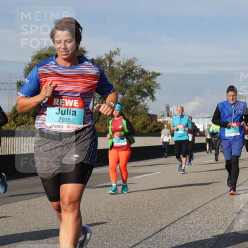 03.10.2025 - Köhlbrandbrückenlauf Luisa Fischer http://msf.ph/oto/9019523 03.10.2025 11:10:27 Position 3 2935 meine-sportfotos.de