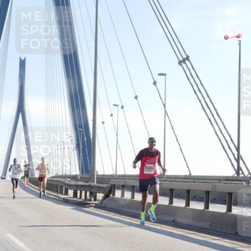 03.10.2025 - Köhlbrandbrückenlauf Matties Gatica Varas http://msf.ph/oto/9019524 03.10.2025 12:18:47 Position 1  meine-sportfotos.de