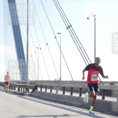 03.10.2025 - Köhlbrandbrückenlauf Matties Gatica Varas http://msf.ph/oto/9019531 03.10.2025 12:18:48 Position 1 6483 meine-sportfotos.de