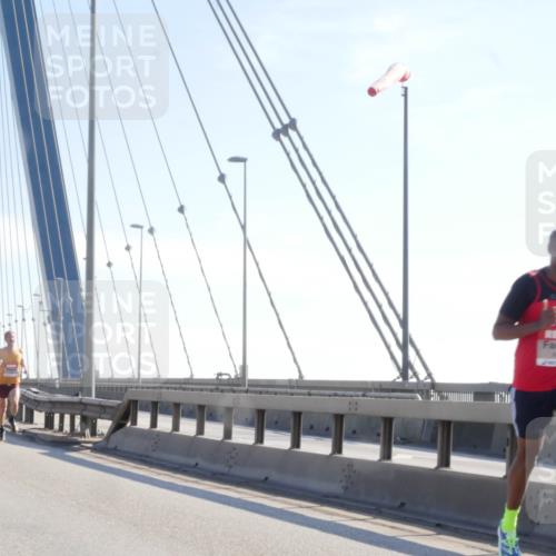 03.10.2025 - Köhlbrandbrückenlauf Matties Gatica Varas http://msf.ph/oto/9019534 03.10.2025 12:18:49 Position 1  meine-sportfotos.de