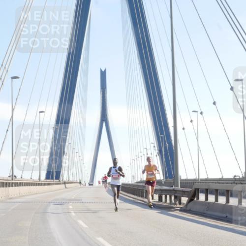 03.10.2025 - Köhlbrandbrückenlauf Matties Gatica Varas http://msf.ph/oto/9019538 03.10.2025 12:18:49 Position 1  meine-sportfotos.de