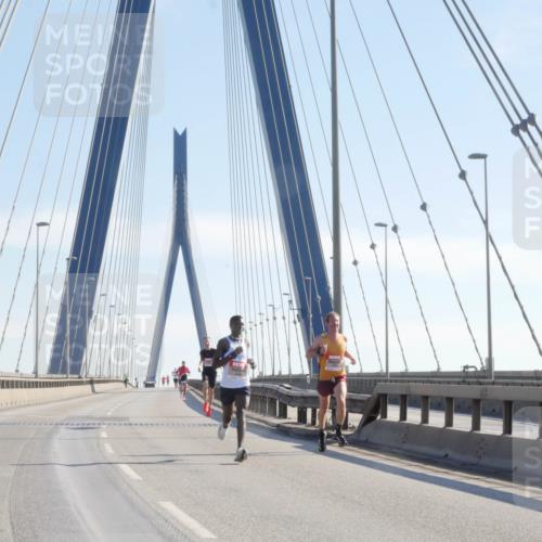 03.10.2025 - Köhlbrandbrückenlauf Matties Gatica Varas http://msf.ph/oto/9019544 03.10.2025 12:18:50 Position 1  meine-sportfotos.de
