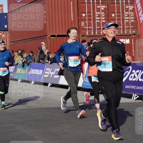 03.10.2025 - Köhlbrandbrückenlauf Michael Burmester http://msf.ph/oto/9019548 03.10.2025 10:20:13 Ziel 1576, 1615, 1692, 1698, 1737, 1746, 2018, 2854, 2855, 2916, 2917, 2918, 2919, 3382, 3430, 3635 meine-sportfotos.de
