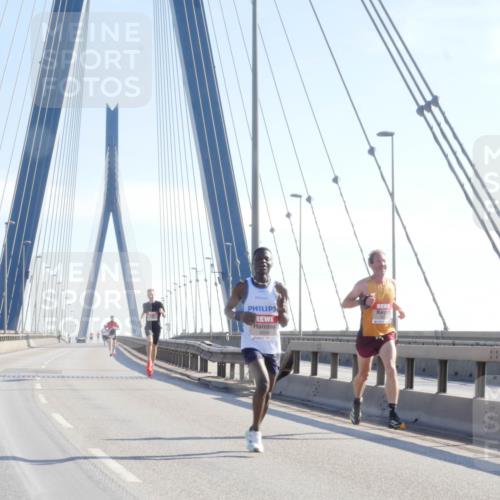 03.10.2025 - Köhlbrandbrückenlauf Matties Gatica Varas http://msf.ph/oto/9019556 03.10.2025 12:18:52 Position 1 6359 meine-sportfotos.de