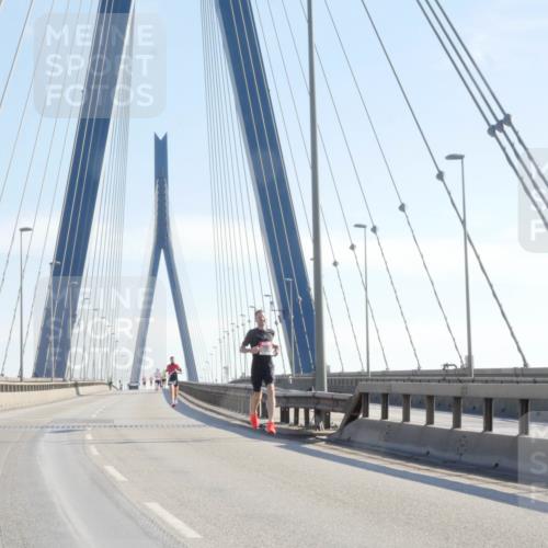03.10.2025 - Köhlbrandbrückenlauf Matties Gatica Varas http://msf.ph/oto/9019568 03.10.2025 12:18:54 Position 1  meine-sportfotos.de