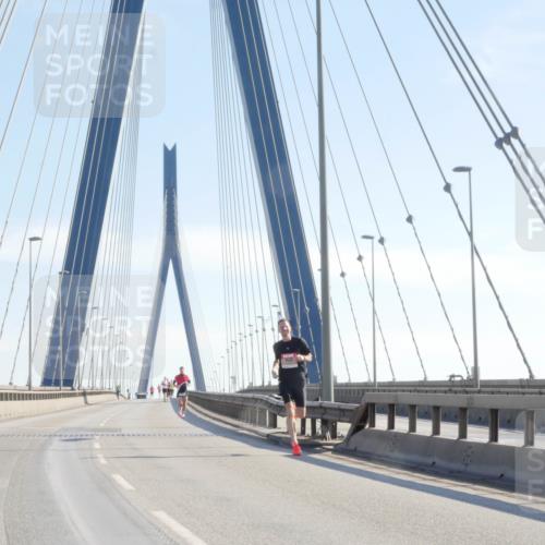 03.10.2025 - Köhlbrandbrückenlauf Matties Gatica Varas http://msf.ph/oto/9019571 03.10.2025 12:18:54 Position 1  meine-sportfotos.de