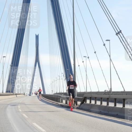 03.10.2025 - Köhlbrandbrückenlauf Matties Gatica Varas http://msf.ph/oto/9019574 03.10.2025 12:18:55 Position 1  meine-sportfotos.de