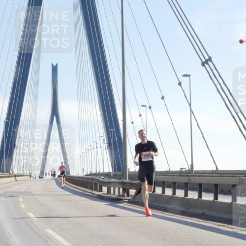 03.10.2025 - Köhlbrandbrückenlauf Matties Gatica Varas http://msf.ph/oto/9019581 03.10.2025 12:18:56 Position 1  meine-sportfotos.de