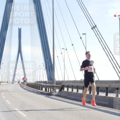 03.10.2025 - Köhlbrandbrückenlauf Matties Gatica Varas http://msf.ph/oto/9019587 03.10.2025 12:18:57 Position 1  meine-sportfotos.de