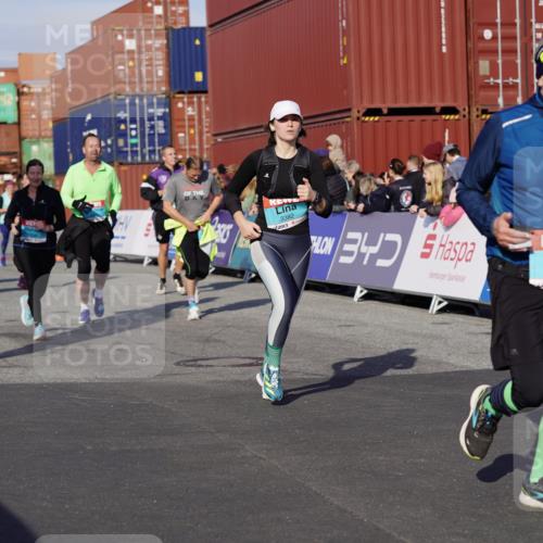 03.10.2025 - Köhlbrandbrückenlauf Michael Burmester http://msf.ph/oto/9019590 03.10.2025 10:20:15 Ziel 1576, 1615, 1692, 1698, 1737, 1746, 1911, 2018, 2916, 2917, 2918, 2919, 3382, 3430, 3635 meine-sportfotos.de