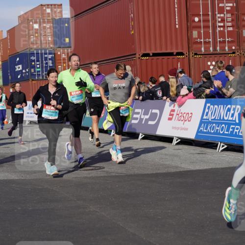 03.10.2025 - Köhlbrandbrückenlauf Michael Burmester http://msf.ph/oto/9019597 03.10.2025 10:20:16 Ziel 1538, 1576, 1615, 1650, 1651, 1692, 1698, 1737, 1911, 2018, 2916, 2917, 2918, 2919, 3382, 3430, 3635 meine-sportfotos.de