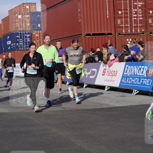 03.10.2025 - Köhlbrandbrückenlauf Michael Burmester http://msf.ph/oto/9019603 03.10.2025 10:20:16 Ziel 1538, 1576, 1615, 1650, 1651, 1692, 1698, 1737, 1911, 2018, 2916, 2917, 2918, 2919, 3382, 3430, 3635 meine-sportfotos.de