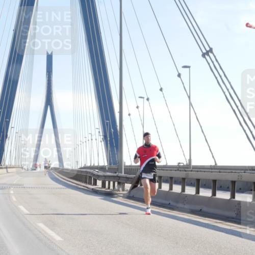 03.10.2025 - Köhlbrandbrückenlauf Matties Gatica Varas http://msf.ph/oto/9019634 03.10.2025 12:19:04 Position 1  meine-sportfotos.de
