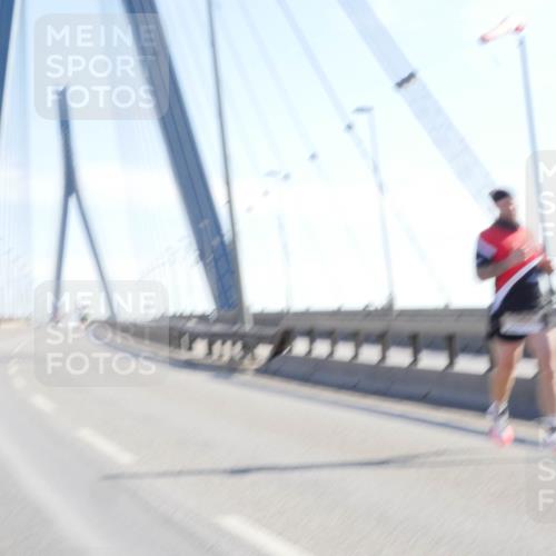 03.10.2025 - Köhlbrandbrückenlauf Matties Gatica Varas http://msf.ph/oto/9019643 03.10.2025 12:19:05 Position 1  meine-sportfotos.de