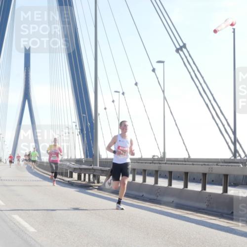 03.10.2025 - Köhlbrandbrückenlauf Matties Gatica Varas http://msf.ph/oto/9019645 03.10.2025 12:19:19 Position 1  meine-sportfotos.de