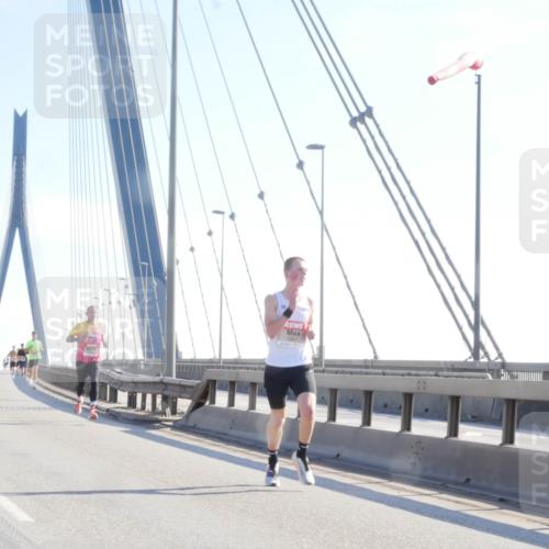 03.10.2025 - Köhlbrandbrückenlauf Matties Gatica Varas http://msf.ph/oto/9019648 03.10.2025 12:19:19 Position 1  meine-sportfotos.de