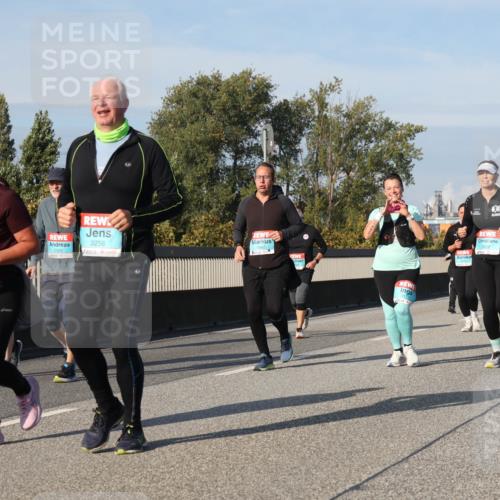 03.10.2025 - Köhlbrandbrückenlauf Luisa Fischer http://msf.ph/oto/9019659 03.10.2025 11:10:42 Position 3 3256, 2922 meine-sportfotos.de