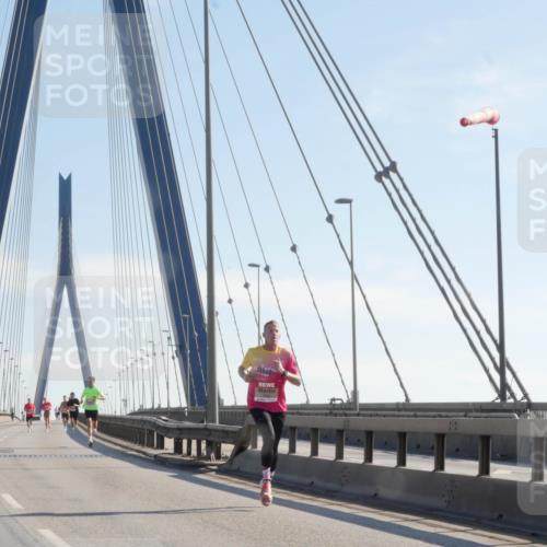 03.10.2025 - Köhlbrandbrückenlauf Matties Gatica Varas http://msf.ph/oto/9019660 03.10.2025 12:19:22 Position 1  meine-sportfotos.de