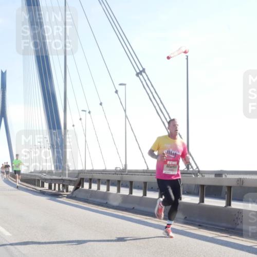 03.10.2025 - Köhlbrandbrückenlauf Matties Gatica Varas http://msf.ph/oto/9019671 03.10.2025 12:19:23 Position 1  meine-sportfotos.de