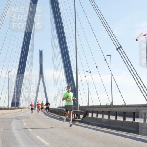 03.10.2025 - Köhlbrandbrückenlauf Matties Gatica Varas http://msf.ph/oto/9019672 03.10.2025 12:19:28 Position 1  meine-sportfotos.de