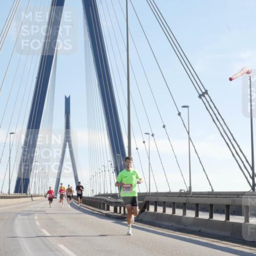 03.10.2025 - Köhlbrandbrückenlauf Matties Gatica Varas http://msf.ph/oto/9019676 03.10.2025 12:19:28 Position 1 1111 meine-sportfotos.de