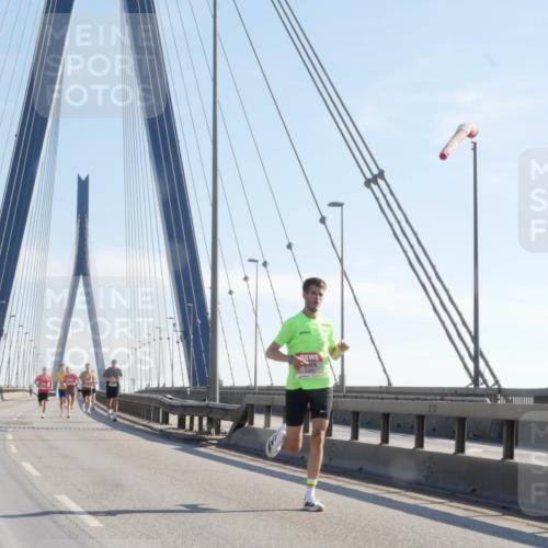 03.10.2025 - Köhlbrandbrückenlauf Matties Gatica Varas http://msf.ph/oto/9019680 03.10.2025 12:19:29 Position 1 6248 meine-sportfotos.de